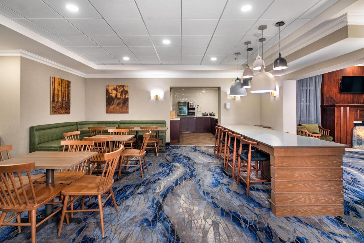 Hotel Fairfield By Marriott Toronto 3*
